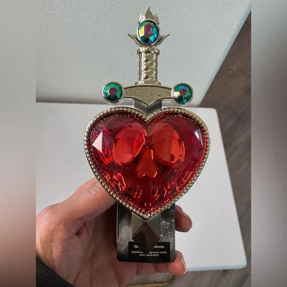 Bath and Body Evil Queen Pierced Heart - Picture 2 of 6